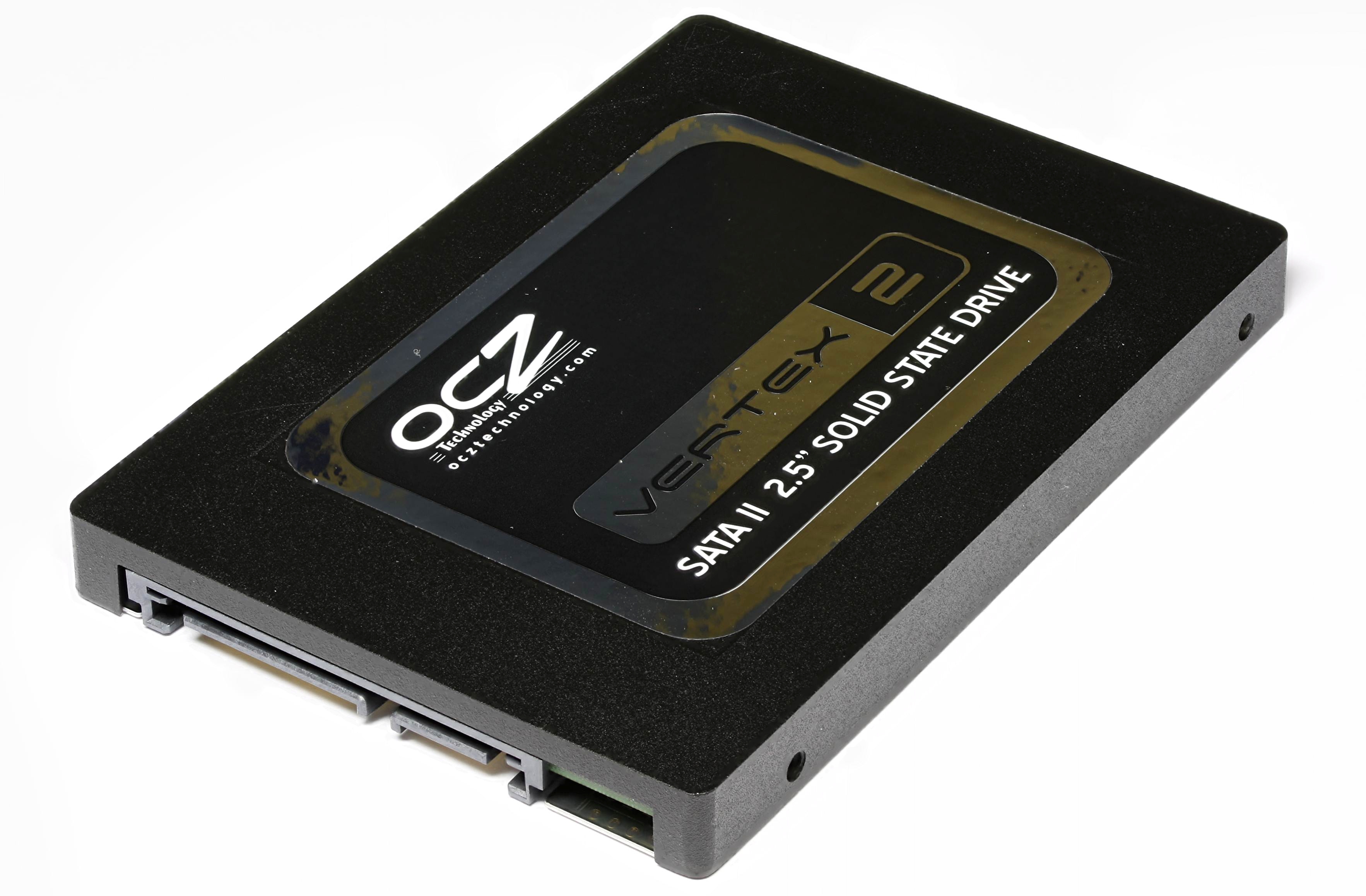 Накопичувач SSD у корпусі 2,5 дюйма з наліпкою й роз'ємом SATA